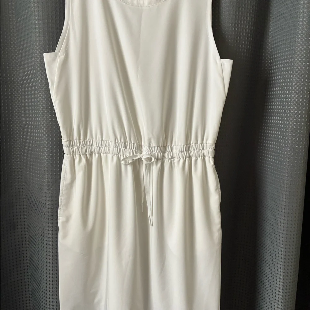 Elegant White Golf/Sport Sleeveless Dress - Picture 1 of 4